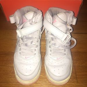 white and pink uptowns